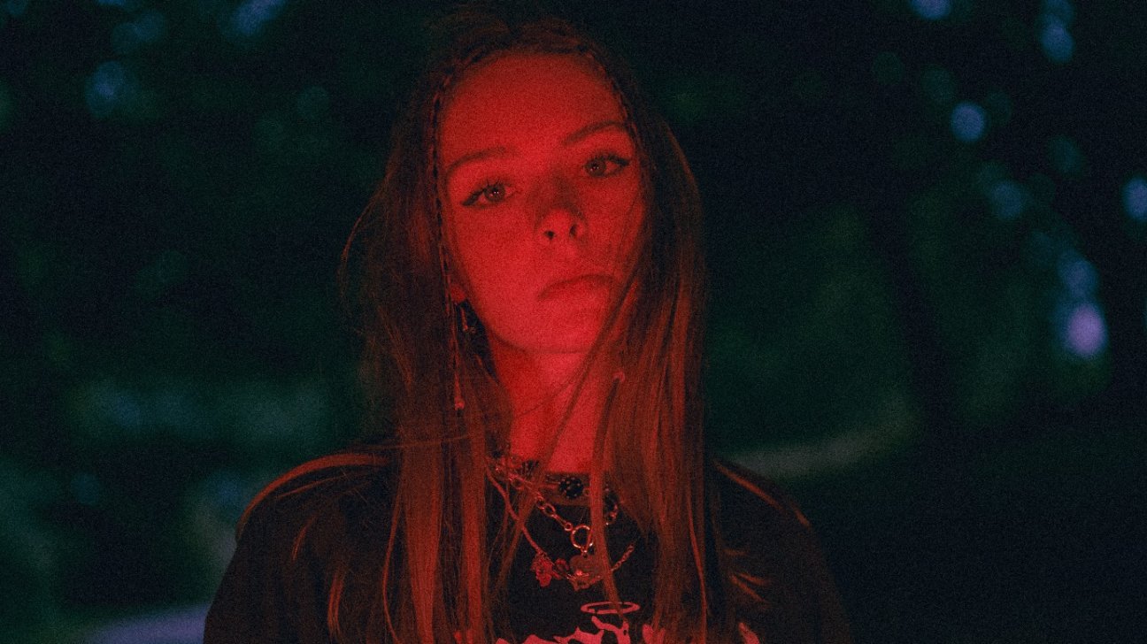 Hotlytipped UK artist Holly Humberstone signs with Polydor, Interscope