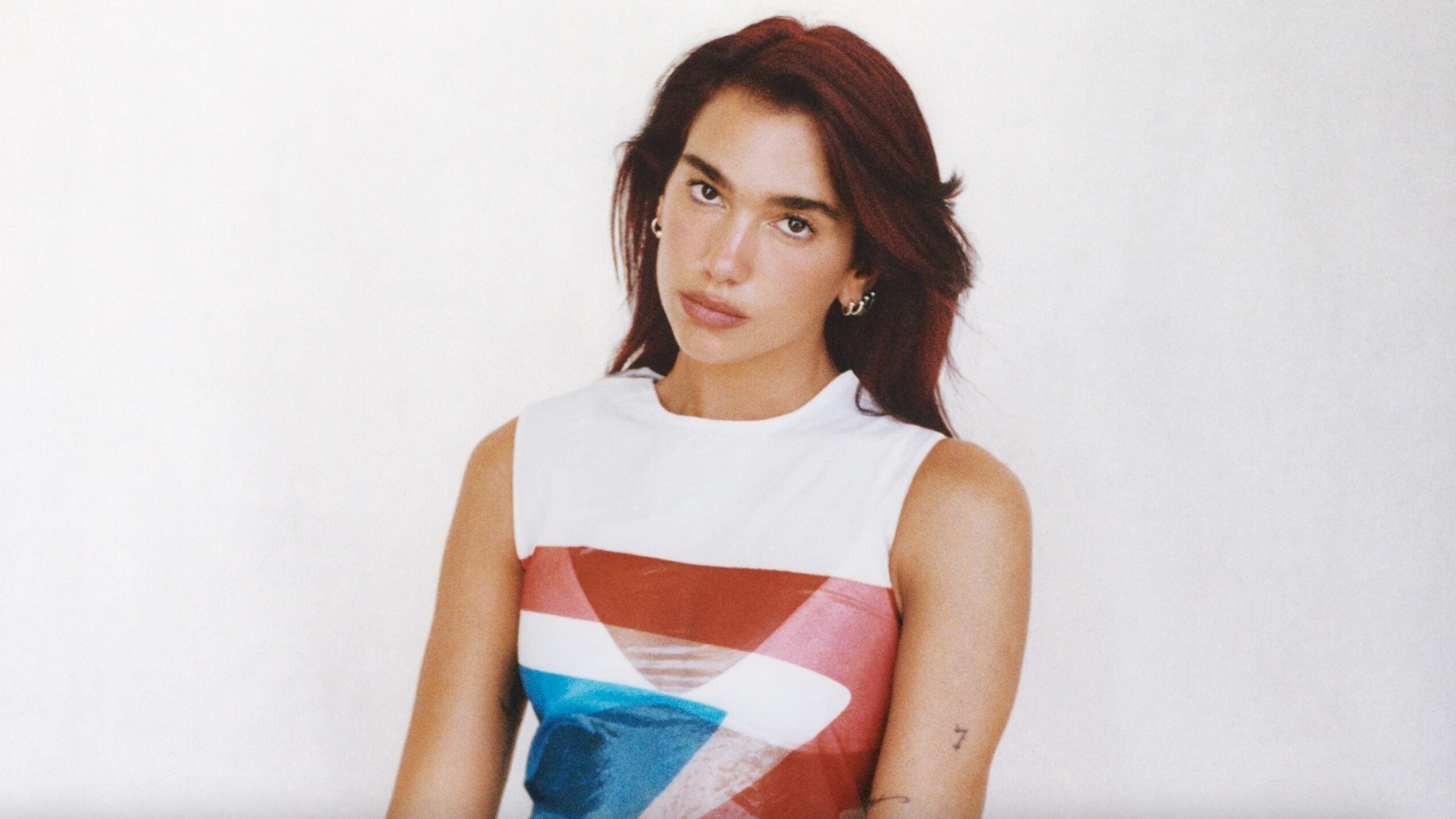 Samsung Denies ‘Intentional Misuse’ in Dua Lipa TV Box Image Dispute