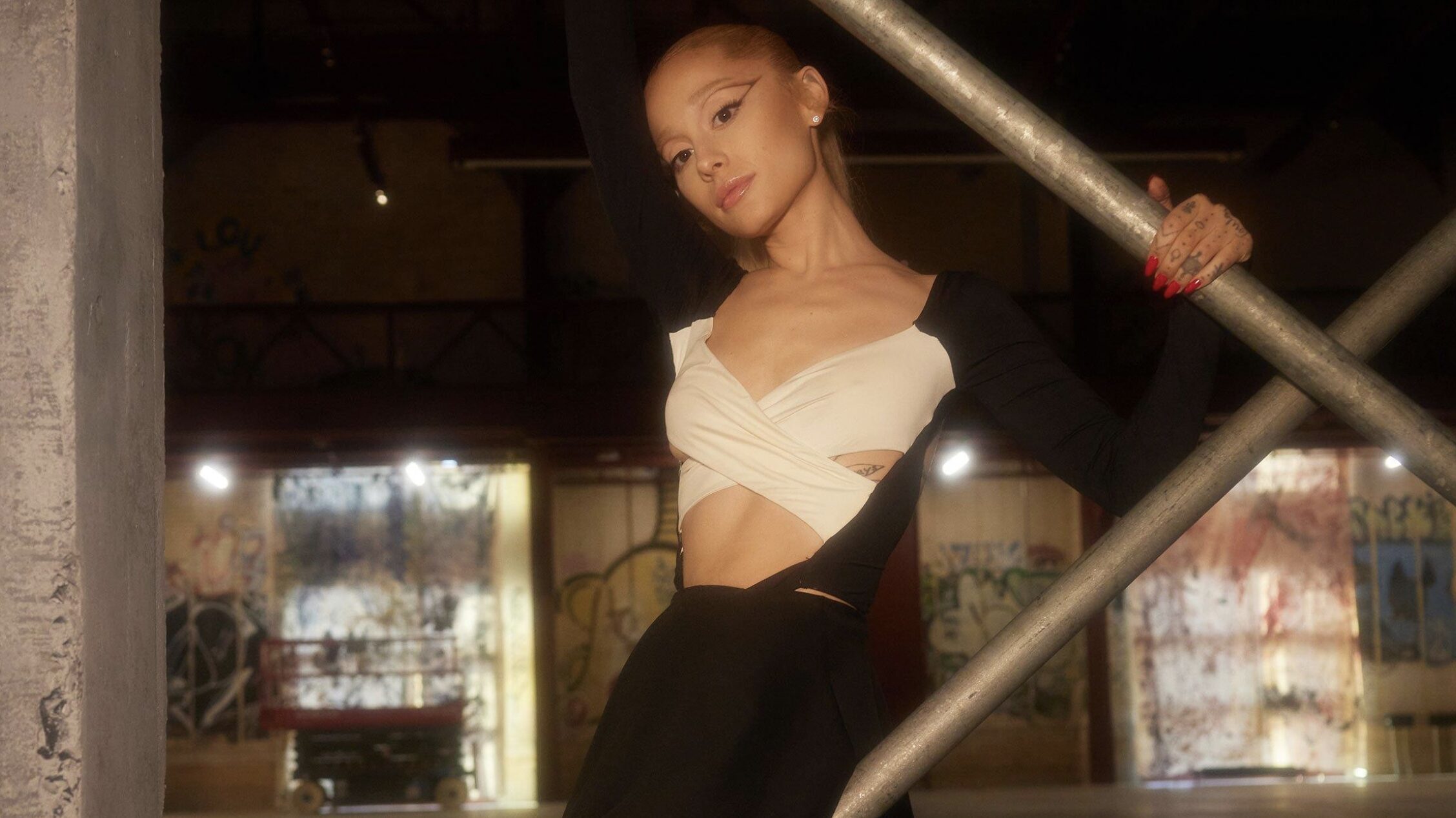 Ariana Grande to join superfan platform Weverse; artist to continue business partnership with HYBE Ariana Grande to join superfan platform Weverse; artist to continue business partnership with HYBE