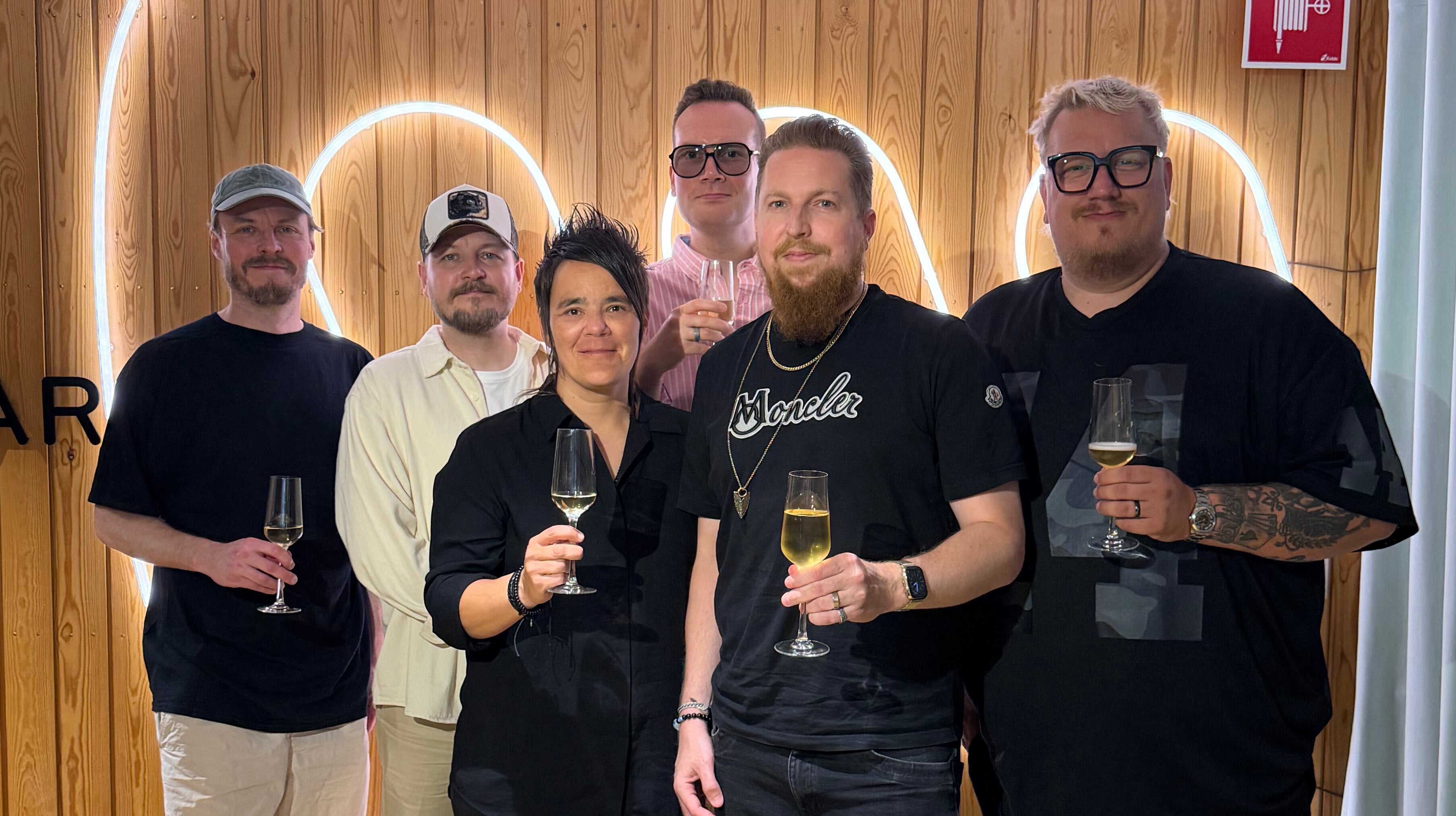 Warner Music Finland acquires Mökkitie Records’ catalog and publishing rights, signs Arttu Wiskari to new multi-year deal