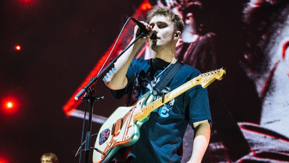 Sam Ai Bot After ‘AI bots’ swamp Raye’s London show sign-up, Sam Fender delays UK ...